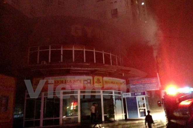 Hà Nội: Cháy chung cư cao tầng giữa đêm, hàng trăm người tháo chạy
