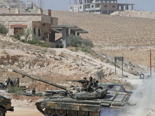 Xe tăng Thổ Nhĩ Kỳ vượt biên giới tấn công sang Syria