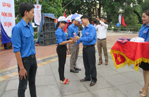 Hơn 3.500 thanh niên tình nguyện ra quân tiếp sức mùa thi năm 2014 