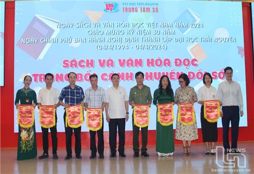 “Sách và văn hóa đọc trong bối cảnh chuyển đổi số”