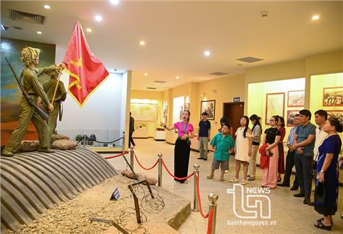 Lưu giữ hồi ức một thời “bùn, máu và hoa”