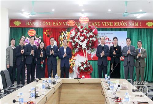 Lãnh đạo tỉnh Thái Nguyên chúc mừng Ngày Thầy thuốc Việt Nam