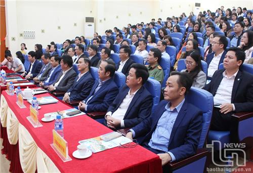 Tiếp tục thực hiện hiệu quả công tác lý luận chính trị và lịch sử Đảng