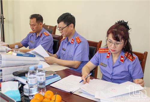 Kiểm sát chặt việc tạm giữ, tạm giam và thi hành án hình sự