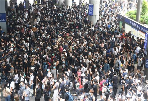 Tình hình Hong Kong: Bãi công, bãi khóa có khả năng kéo dài