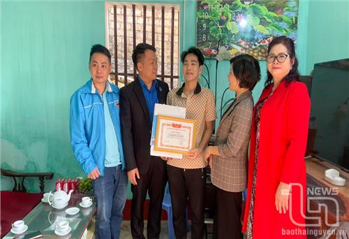 Tân binh sẵn sàng lên đường tòng quân