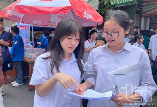 1 thí sinh bị đình chỉ trong buổi thi môn Ngữ văn 