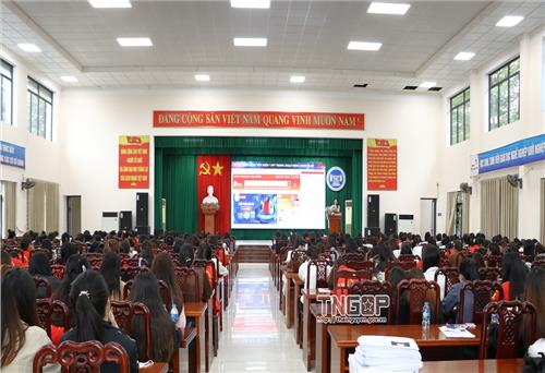 Hỗ trợ sinh viên Trường Cao đẳng Thái Nguyên ứng dụng tên miền quốc gia 