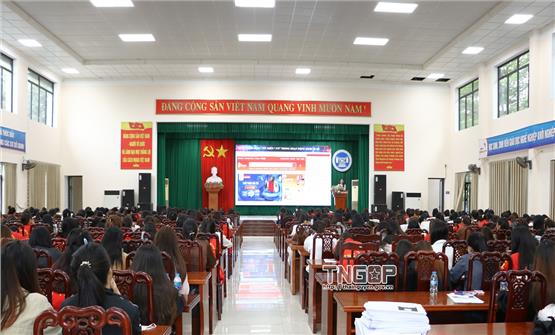 Hỗ trợ sinh viên Trường Cao đẳng Thái Nguyên ứng dụng tên miền quốc gia 