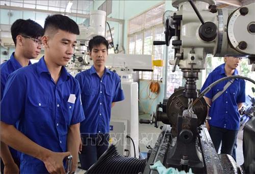 Đổi mới giáo dục nghề nghiệp để thích ứng với thế giới việc làm 4.0 