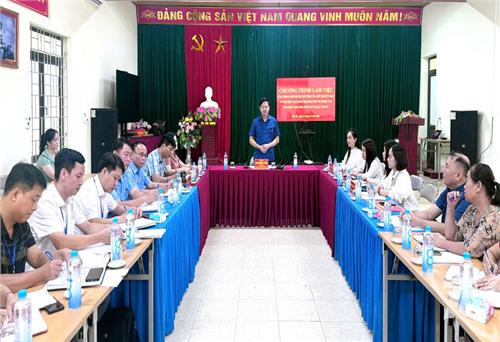 Đồng chí Đinh Quang Tuyên kiểm tra công tác xóa nhà tạm, nhà dột nát tại Tân Kỳ