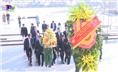 Đoàn đại biểu thành phố Luông Pha Bang dâng hương tại khu di tích lịch sử Quốc gia 60 liệt sỹ thanh niên xung phong Đại đội 915, Đội 91 Bắc Thái