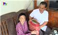 Thăm, tặng quà Mẹ Việt Nam anh hùng Nguyễn Thị Tý.