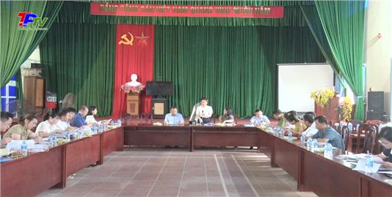 Thẩm tra hồ sơ công tác triển khai thực hiện xây dựng nông thôn mới nâng cao xã Huống Thượng.