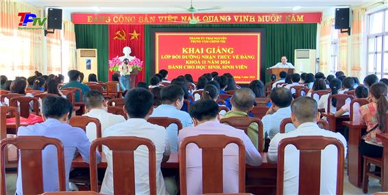 Khai giảng lớp bồi dưỡng nhận thức về Đảng.