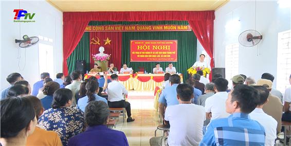 Các đồng chí Bí thư Thành ủy và Chủ tịch UBND thành phố Thái Nguyên đối thoại với Nhân dân xóm Ngọc Lâm, xã Linh Sơn.