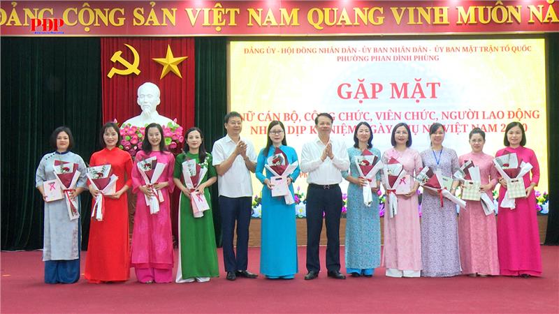 Phường Phan Đình Phùng gặp mặt nữ cán bộ, công chức, viên chức người lao động nhân dịp kỷ niệm Ngày phụ nữ Việt Nam 20/10.
