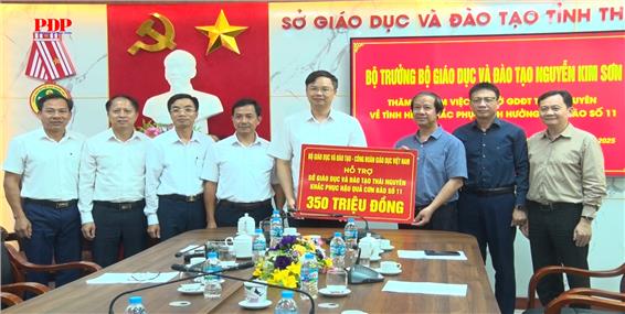 Bộ trưởng Bộ Giáo dục và Đào tạo thăm và làm việc với Sở Giáo dục và Đào tạo Thái Nguyên.