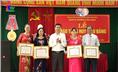 Đảng uỷ phường Chùa Hang: Trao tặng Huy hiệu đợt 19/5.
