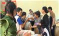 Đoàn thiện nguyện ở Hà Nội trao quà hỗ trợ Nhân dân phường Phan Đình Phùng bị ảnh hưởng lụt bão