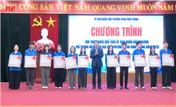 Đồng chí Chủ tịch UBND phường Phan Đình Phùng đối thoại với thanh niên