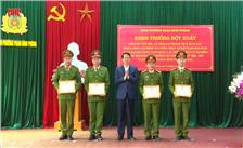 Công an phường Phan Đình phùng được khen thưởng đột xuất vì có thành tích xuất sắc trong đợt cao điểm tấn công, trấn áp tội phạm