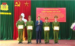 Công an phường Phan Đình phùng được khen thưởng đột xuất vì có thành tích xuất sắc trong đợt cao điểm tấn công, trấn áp tội phạm