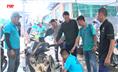 Lãnh đạo phường Phan Đình Phùng thăm, động viên Hội kỹ thuật xe máy Thanh Hóa giúp đỡ Nhân dân Thái Nguyên khắc phục hậu quả thiên tai.