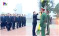Đoàn đại biểu tỉnh Thái Nguyên dâng hương tưởng nhớ các Anh hùng liệt sĩ.