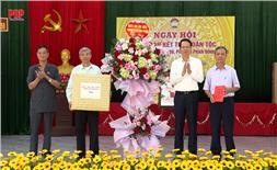 Các đồng chí lãnh đạo tỉnh và phường Phan Đình Phùng chung vui Ngày hội Đại đoàn kết của Khu dân cư Tổ dân phố 59