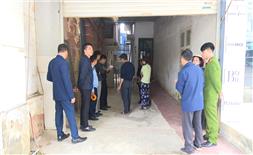 Phường Phan Đình Phùng: Người dân tự nguyện tháo dỡ các công trình vi phạm, lấn chiếm hành lang thoát nước trên địa bàn.