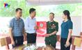 Lãnh đạo thành phố Thái Nguyên thăm, tặng quà gia đình chính sách, người có công tại xã Phúc Trìu.