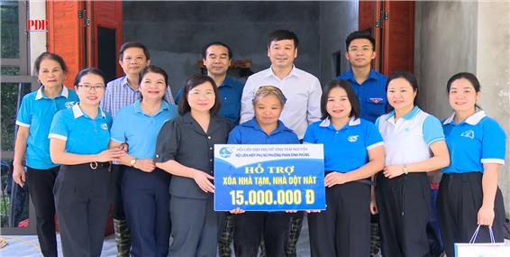 Phường Phan Đình Phùng chung tay hỗ trợ xoá nhà tạm, nhà dột nát và tặng quà hộ nghèo ở xã Thanh Thịnh, tỉnh Thái Nguyên