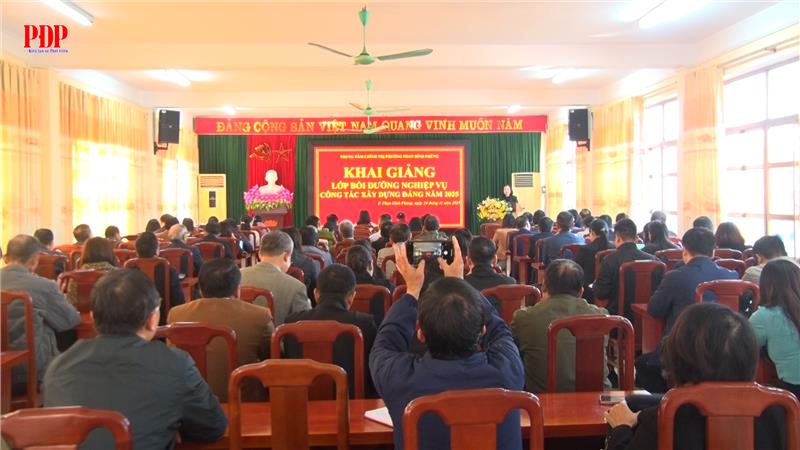 Gần 120 đồng chí tham gia lớp bồi dưỡng nghiệp vụ công tác Xây dựng Đảng năm 2025