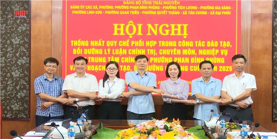 Thống nhất quy chế phối hợp trong công tác đào tạo, bồi dưỡng lý luận chính trị, chuyên môn, nghiệp vụ tại Trung tâm Chính trị phường Phan Đình Phùng.