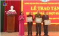 Đảng bộ phường Gia Sàng trao tặng Huy hiệu Đảng đợt 3/2.