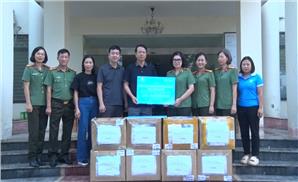 Hội Phụ nữ Bộ công an hỗ trợ Nhân dân phường Phan Đình Phùng khắc phục hậu quả cơn bão số 11